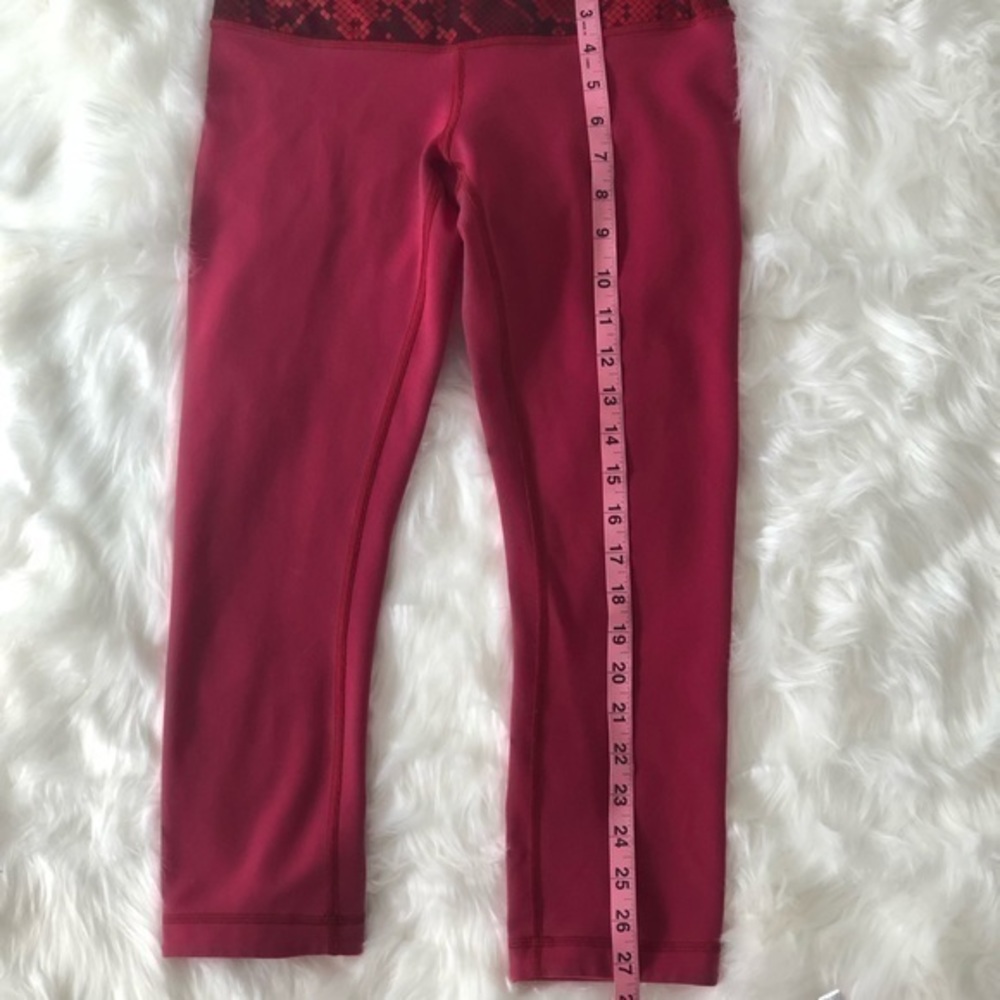 Lululemon Reverseable Crop Legging - image 3